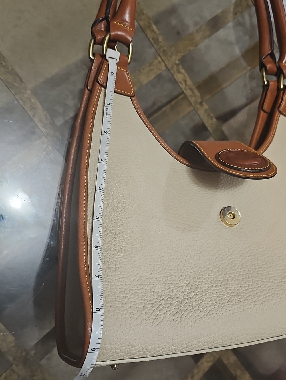 Dooney & Bourke Tan and Cream Leather Shoulder Bag ❤️ OFFERS WELCOMED!!❤️ - Picture 14 of 16